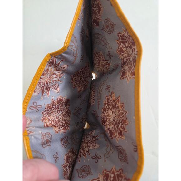 HOBO International Trifold Wallet Patina Leather WARM AMBER/yellow - Picture 6 of 7